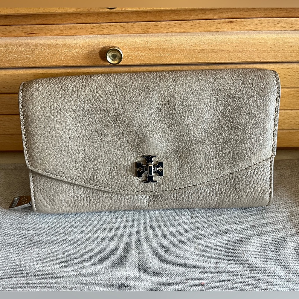 Tory Burch, pewter leather wallet